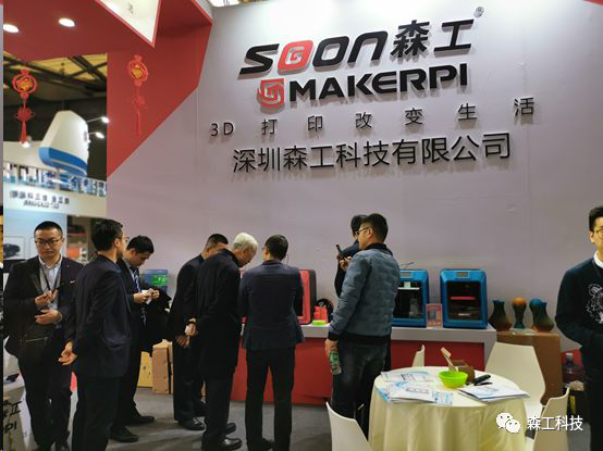 原航空航天工業(yè)部部長(zhǎng)林宗棠對(duì)快拆噴頭多功能解決方案非常感興趣